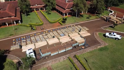 El camión que transportaba 2600 kilos de marihuana secuestrado en la frontera entre Misiones y Corrientes