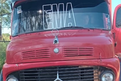 El camión que transportaba la hacienda robada y que fue detenido en un operativo policial