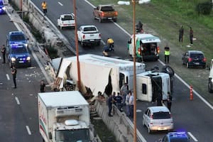 El camión que transportaba pollo, volcado en la Circunvalación de Santa Fe