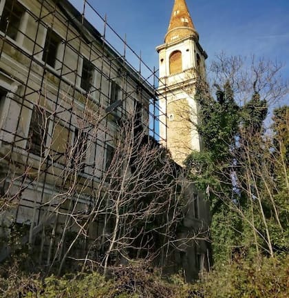 El campanile de Poveglia es histórico y durante el gobierno napoleónico fue convertido en faro