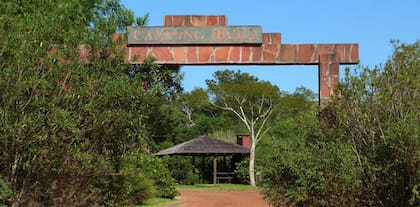 El Camping Municipal Iberá está en Colonia Carlos Pellegrini.