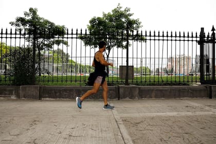 Las rejas y los muros sobre Avenida Del Libertador serán removidos para crear un espacio público de 2000 metros cuadrados