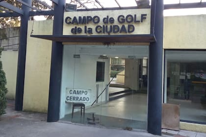 El Campo de golf de Palermo, lugar que jugadores y trabajadores ansían volver a transitar
