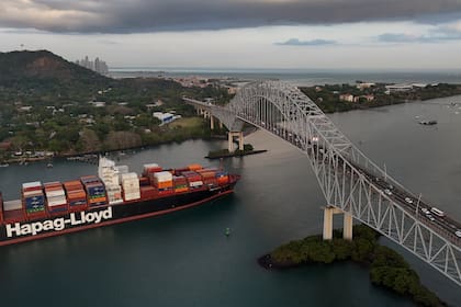 El Canal de Panamá, traspasado a la soberanía del país en 1999, se ha convertido en el epicentro de un pulso geopolítico entre China y Estados Unidos, con crecientes preocupaciones sobre su neutralidad y control estratégico