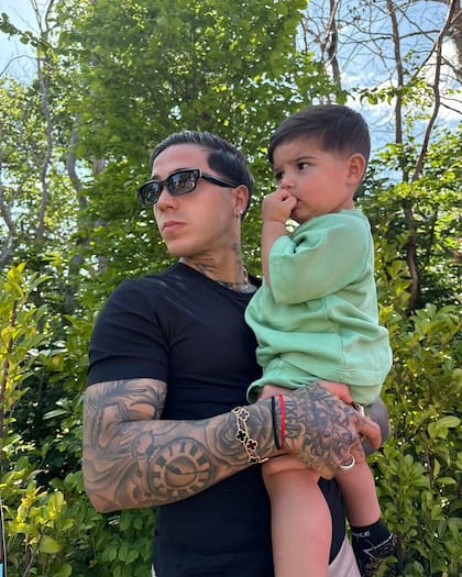 El canchero look de Enzo Fernández y su hijo Benjamín (Foto: Instagram @enzojfernandez)