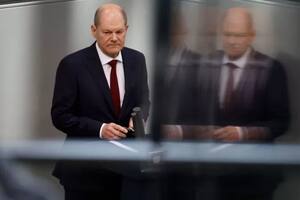 El canciller alemán, Olaf Scholz, anunció este domingo un giro drástico en la política exterior alemana