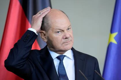 El canciller alemán, Olaf Scholz, asiste a una conferencia de prensa conjunta con el primer ministro sueco, Ulf Kristersson, en la cancillería, en Berlín, Alemania, el viernes 17 de enero de 2025. (AP Foto/Ebrahim Noroozi)