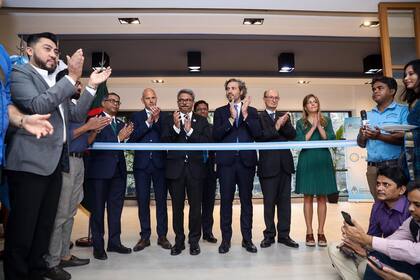 El canciller durante la reapertura de la embajada de Argentina en Bangladesh.