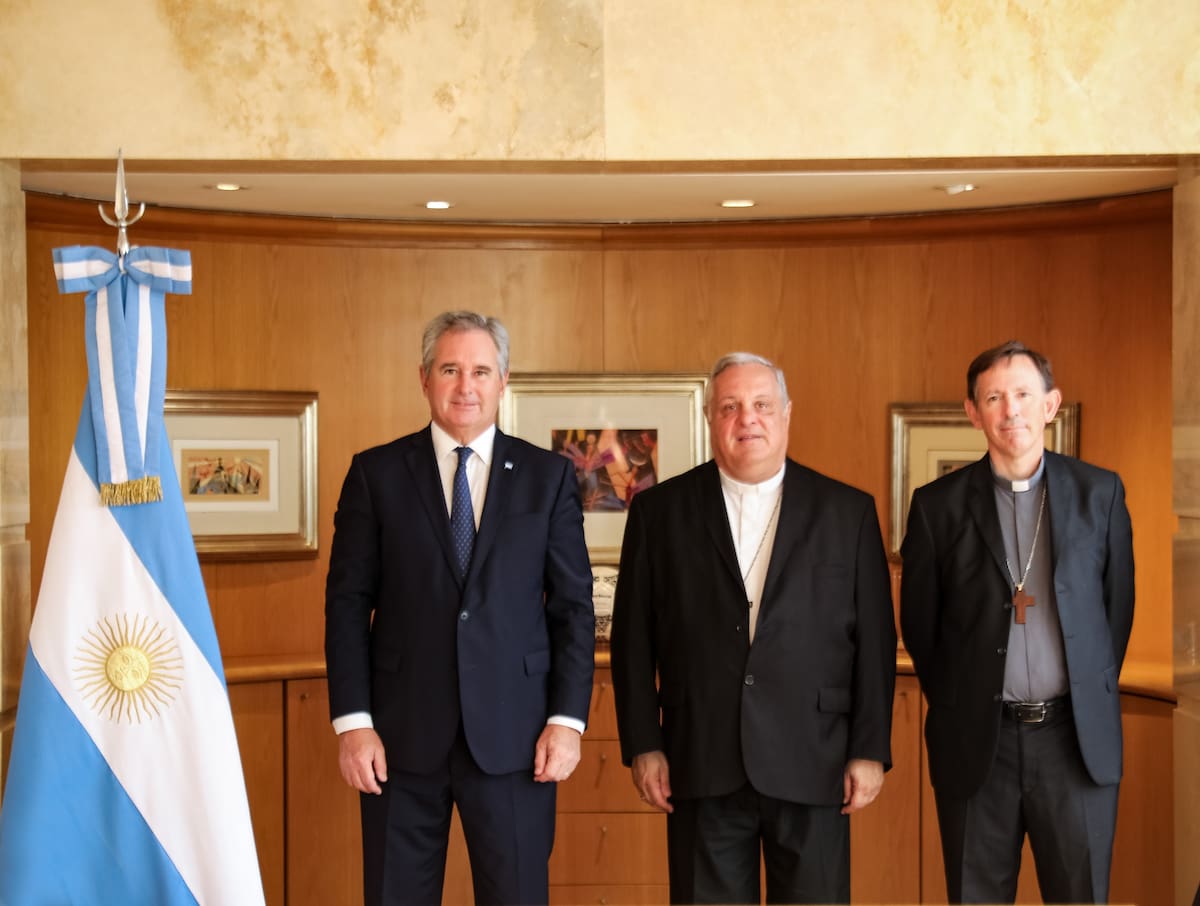 Una semana después de ver al Papa, el canciller Pablo Quirno recibió al presidente del Episcopado