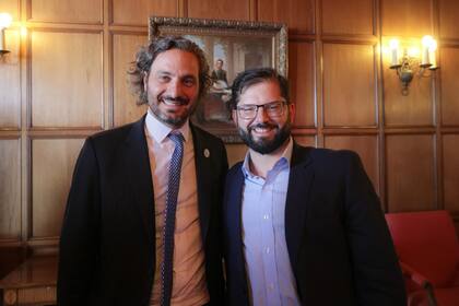 El canciller Santiago Cafiero y el flamante presidente de Chile, Gabriel Boric.