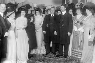 La polémica por los sombreros de las mujeres a comienzos del siglo XX