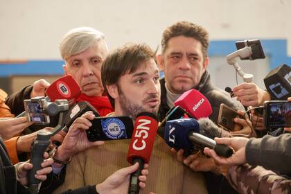 El candidato a gobernador de la providencia Ignacio Torres votó en la mesa 214 de la escuela 5 de Trelew