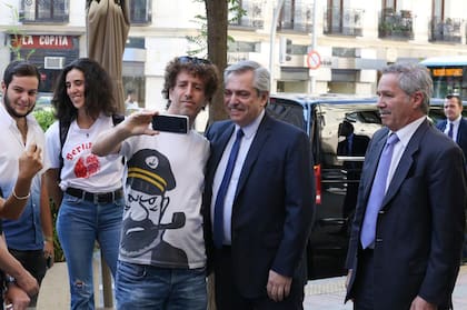 El candidato a presidente del Frente de Todos, en Madrid