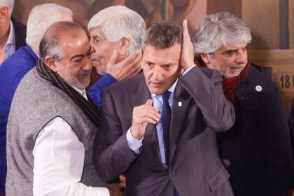 El candidato a presidente por UP Sérgio Massa junto a su compañero de fórmula Agustín Rossi se reunieron con la CGT.