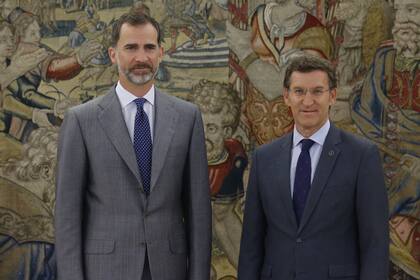 El candidato Alberto Núñez Feijóo y el Rey Felipe VI en una audiencia en Galicia en 2015