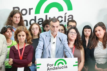 El candidato de Por Andalucía a la Presidencia de la Junta, Antonio Maillo, valora los resultados electorales tras el recuento de votos