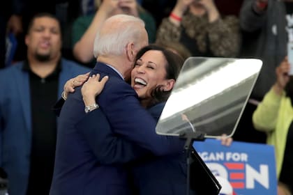 El candidato demócrata a la presidencia de Estados Unidos, Joe Biden, y su ahora candidata a la vicepresidencia Kamala Harris