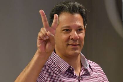 El candidato petista prometió "hacer a Brasil feliz de nuevo" pero una de los desafios que tendría ante un eventual triunfo sería enfrentar el déficit de credibilidad