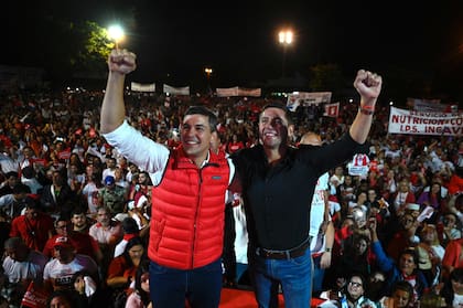 El candidato presidencial colorado Santiago Peña durante el cierre de campaña en Asunción