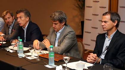 Macri, junto a Frigerio, Prat-Gay y Llach