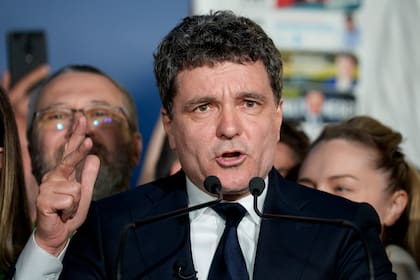 El candidato presidencial Nicusor Dan habla tras el fin de la votación en las elecciones en Bucarest, Rumania, el 18 de mayo del 2025