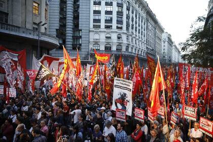 Los seguidores de la izquierda apoyaron al pueblo chileno en su reclamo