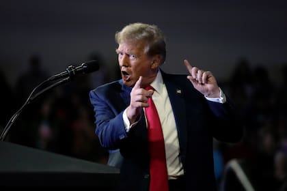 El candidato presidencial republicano, el expresidente Donald Trump, habla en un mitin en la Coastal Carolina University, en Conway, Carolina del Sur, el 10 de febrero de 2024. (Foto AP/Manuel Balce Ceneta)
