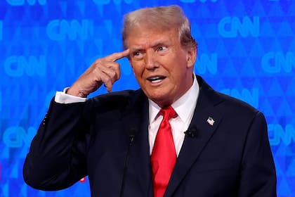 El candidato presidencial republicano, el ex presidente estadounidense Donald Trump, participa en el debate presidencial de CNN