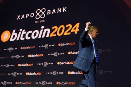 El candidato republicano a la presidencia de EEUU, el expresidente Donald Trump, se marcha después de hablar en la conferencia Bitcoin 2024, el sábado 27 de julio de 2024, en Nashville, Tennessee. (Foto AP/Alex Brandon)