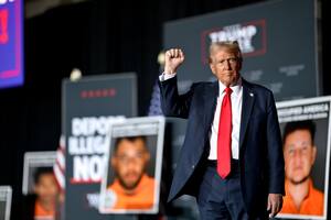 El candidato republicano, Donald Trump, se presentó este viernes en un mitín y propuso una medida en contra de algunos migrantes