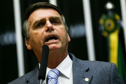 Dos encuestadores evalúan que Jair Bolsonaro tiene entre 10 y 11 puntos de ventaja sobre Fernando Haddad