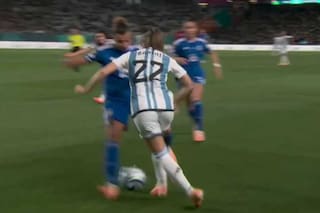 El genial caño que hizo Estefanía Banini y que despertó el delirio de la hinchada