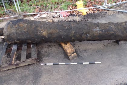 El cañón de hierro fundido mide 2.6 metros (8.5 a 9 pies) de largo