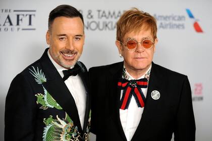 El músico habló sobre cómo suele interactuar con sus dos hijos, Zachary, de 13 años, y Elijah, de 11, a quienes comparte con su esposo, David Furnish (Archivo)