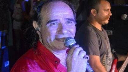 El cantante circulaba a bordo de una camioneta con pedido de captura