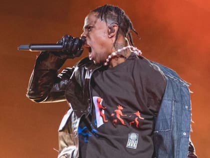 El cantante de hip hop Travis Scott es el corazón del documental Fiasco total: La tragedia de Astroworld que estrenó Netflix esta semana.