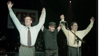 El cantante de U2 Bono respaldó los llamados a la paz de Lord David Trimble y el líder del SDLP, John Hume, antes del tratado