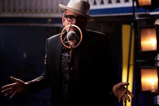 Elvis Costello reversiona uno de sus álbumes, de la mano de un productor argentino