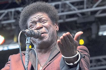 El cantante grabó su primer álbum a los 62 años