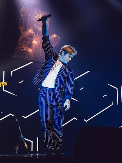 El cantante hizo una tierna reflexión antes de entonar "Volaré" y se refirió al segundo embarazo de Martina