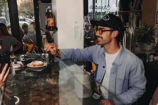 Joe Jonas sorprende como panadero: la historia de Caracas Bakery, el negocio venezolano que “lo contrató”