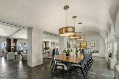 El cantante le compró la vivienda a Jennifer López en 2015 por 32 millones de dólares