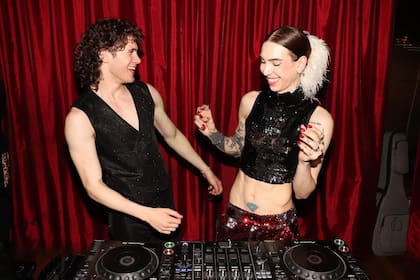 El cantante Lucas Edi y la DJ Miuka, encargados de los shows de la noche