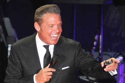 Después de tres demandas, recitales fallidos y hermetismo, Luis Miguel recuperó la sonrisa 