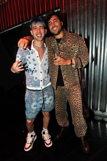 El cantante posó junto a Lizardo Ponce y lo felicitó por su cumpleaños. Seguramente en la fiesta no faltó el hit del verano que el cordobés protagoniza junto a Bizarrap en la "Bzrp Music Sessions, Vol. 61", que lanzaron a fines de diciembre