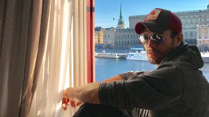 El cantante prefirió no referirse al episodio; su hermana, en cambio, saltó en su defensa