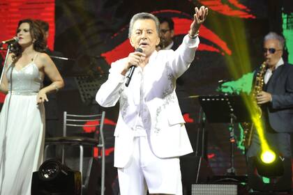 El cantante tucumano anunció en marzo que se retiraba de los escenarios a sus 80 años