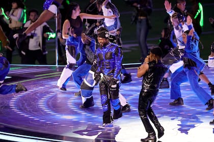 El cantante Usher en el entretiempo del Super Bowl 2024