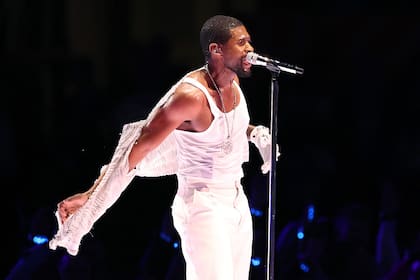 El cantante Usher en el entretiempo del Super Bowl 2024