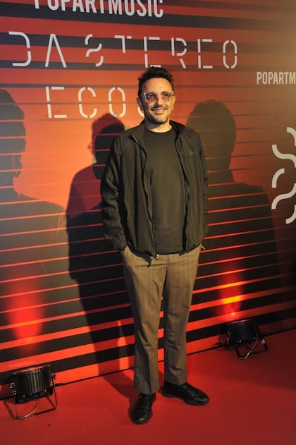 El cantante y compositor Emiliano Brancciari, líder y uno de los fundadores de la banda de rock No Te Va Gustar., pasó por la alfombra roja y sonrió para los flashes